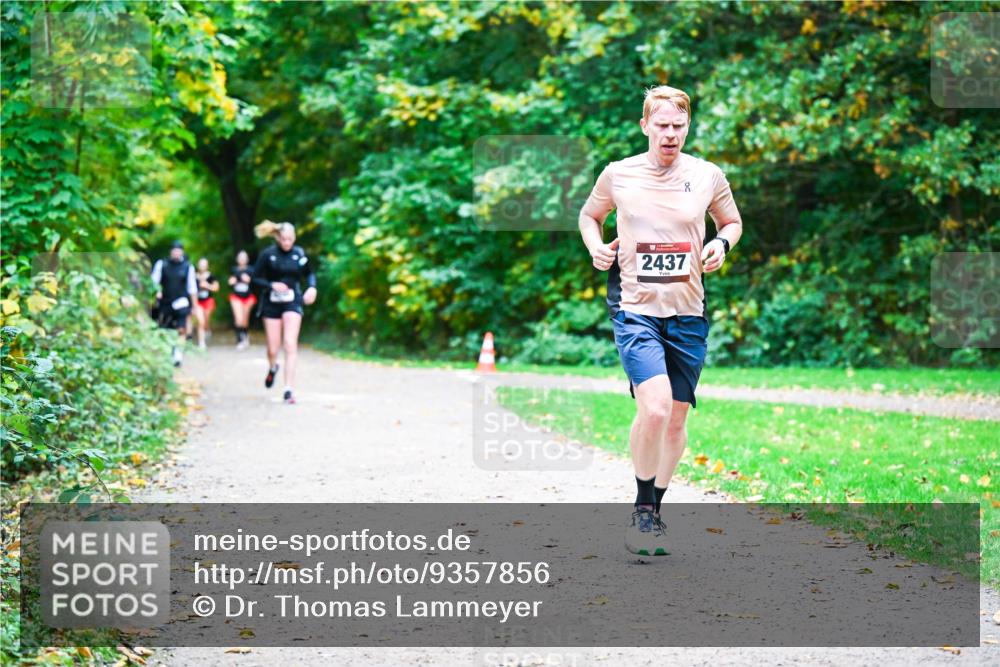12.10.2025 - Bramfelder Halbmarathon 2025 Dr. Thomas Lammeyer http://msf.ph/oto/9357856 12.10.2025 11:02:22 Laufen 2437 meine-sportfotos.de
