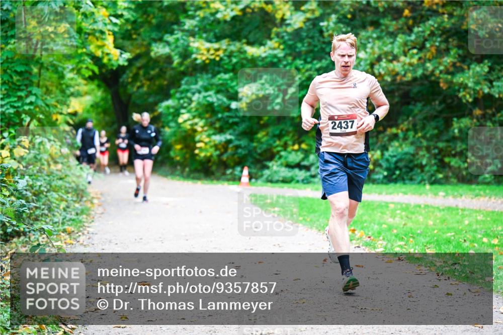 12.10.2025 - Bramfelder Halbmarathon 2025 Dr. Thomas Lammeyer http://msf.ph/oto/9357857 12.10.2025 11:02:22 Laufen 2437 meine-sportfotos.de