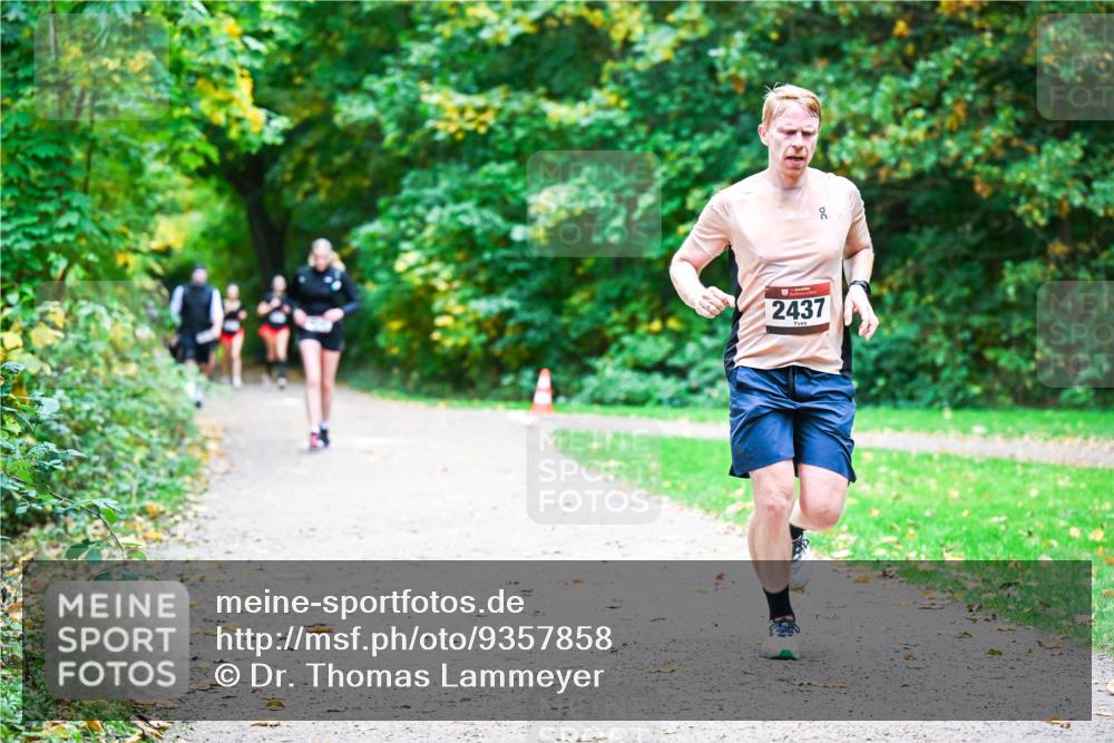 12.10.2025 - Bramfelder Halbmarathon 2025 Dr. Thomas Lammeyer http://msf.ph/oto/9357858 12.10.2025 11:02:22 Laufen 50, 2437 meine-sportfotos.de