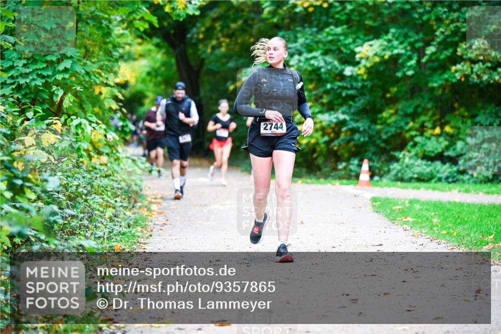12.10.2025 - Bramfelder Halbmarathon 2025 Dr. Thomas Lammeyer http://msf.ph/oto/9357865 12.10.2025 11:02:26 Laufen 2744 meine-sportfotos.de