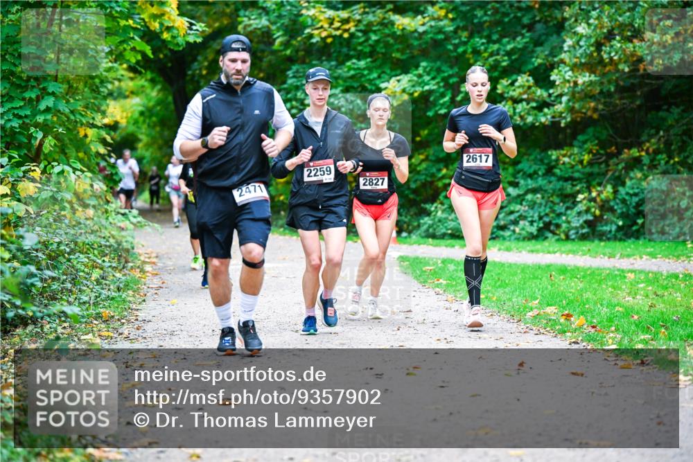 12.10.2025 - Bramfelder Halbmarathon 2025 Dr. Thomas Lammeyer http://msf.ph/oto/9357902 12.10.2025 11:02:33 Laufen 2259, 2471, 2827, 2617 meine-sportfotos.de