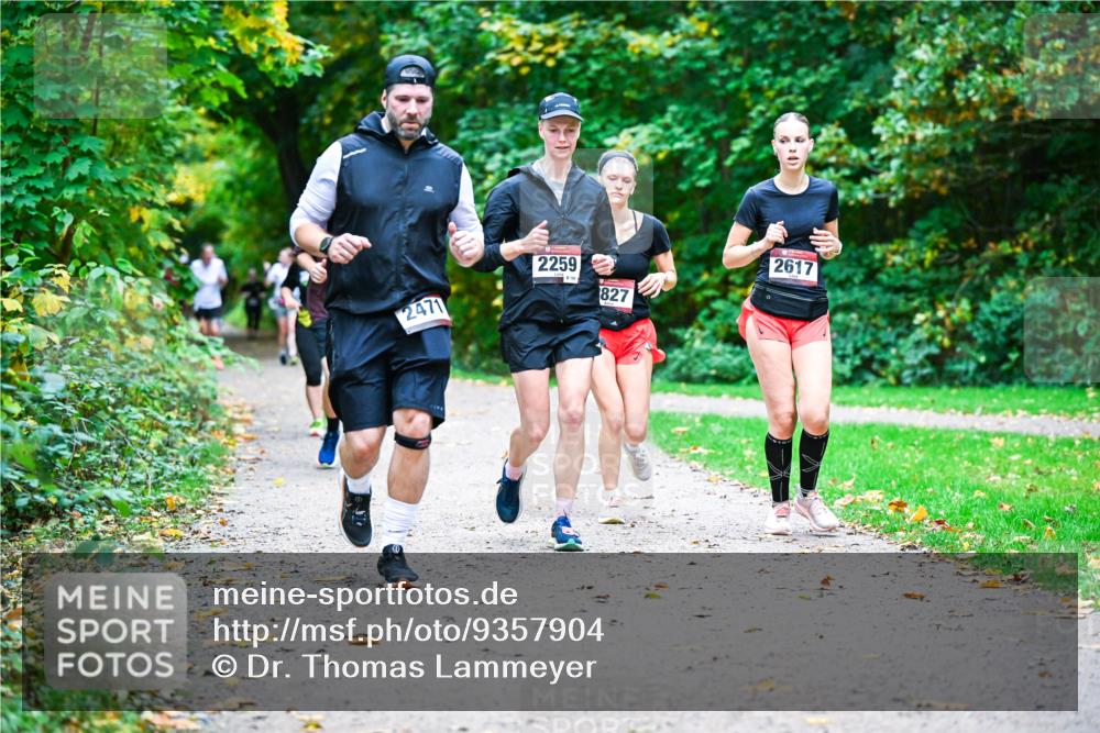 12.10.2025 - Bramfelder Halbmarathon 2025 Dr. Thomas Lammeyer http://msf.ph/oto/9357904 12.10.2025 11:02:34 Laufen 2471, 2259, 827, 2617 meine-sportfotos.de
