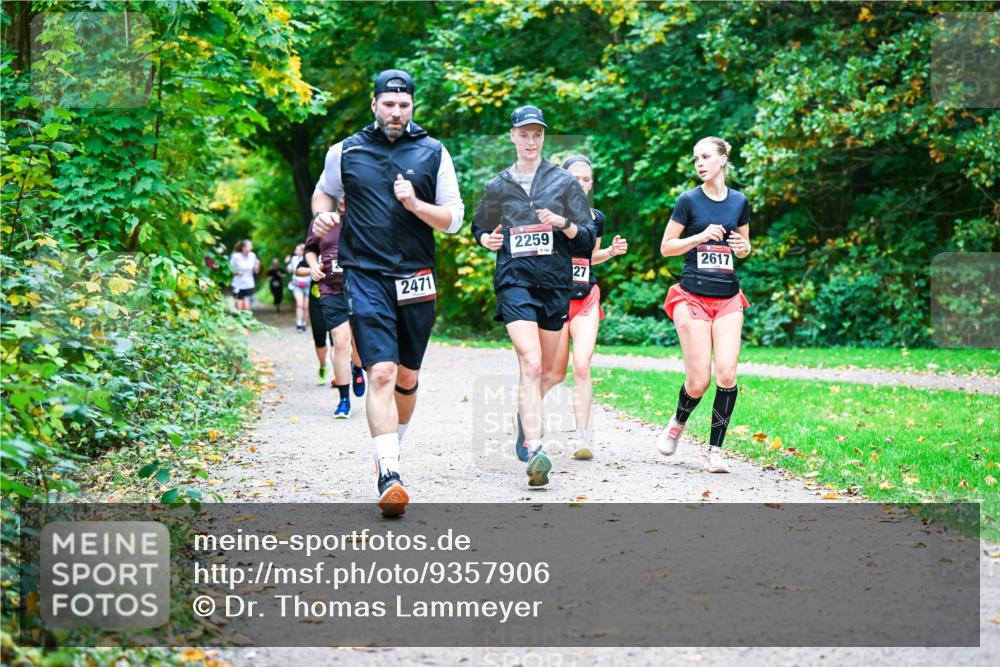 12.10.2025 - Bramfelder Halbmarathon 2025 Dr. Thomas Lammeyer http://msf.ph/oto/9357906 12.10.2025 11:02:34 Laufen 2471, 2259, 27, 2617 meine-sportfotos.de