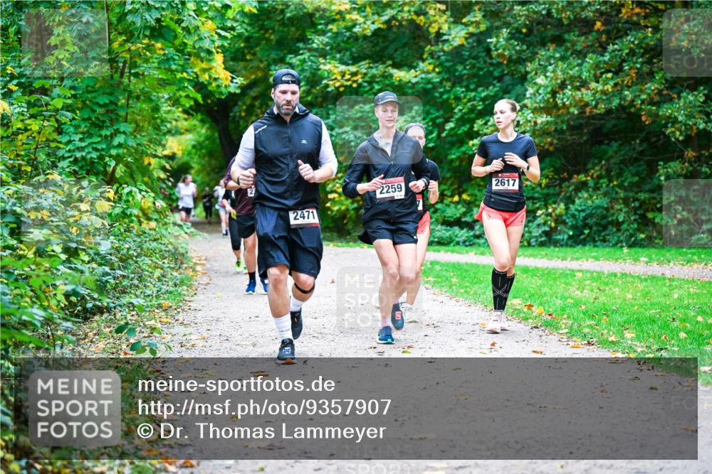 12.10.2025 - Bramfelder Halbmarathon 2025 Dr. Thomas Lammeyer http://msf.ph/oto/9357907 12.10.2025 11:02:34 Laufen 2471, 2259, 2617 meine-sportfotos.de