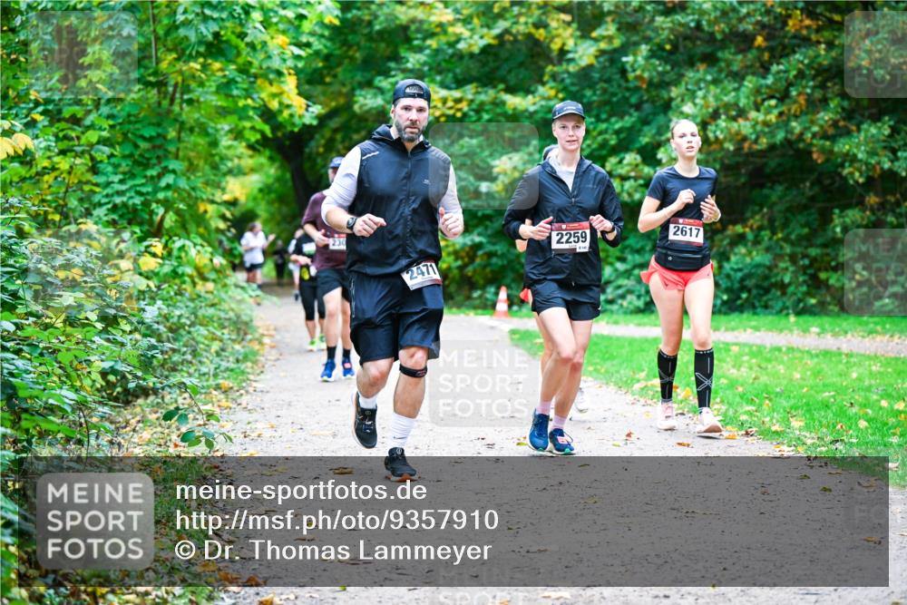 12.10.2025 - Bramfelder Halbmarathon 2025 Dr. Thomas Lammeyer http://msf.ph/oto/9357910 12.10.2025 11:02:34 Laufen 2471, 2259, 140, 2617 meine-sportfotos.de