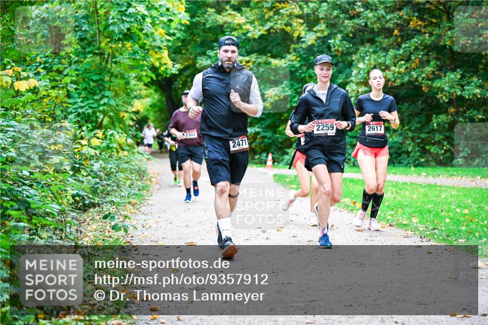 12.10.2025 - Bramfelder Halbmarathon 2025 Dr. Thomas Lammeyer http://msf.ph/oto/9357912 12.10.2025 11:02:35 Laufen 2302, 2471, 2259, 140, 2617 meine-sportfotos.de