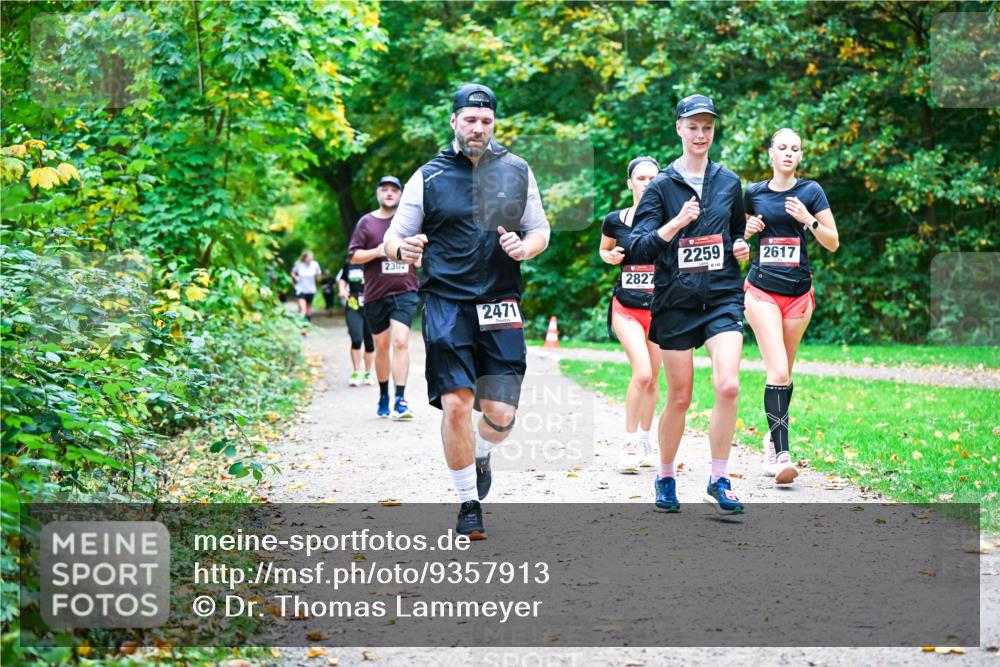 12.10.2025 - Bramfelder Halbmarathon 2025 Dr. Thomas Lammeyer http://msf.ph/oto/9357913 12.10.2025 11:02:35 Laufen 2302, 2471, 2827, 2259, 140, 2617 meine-sportfotos.de