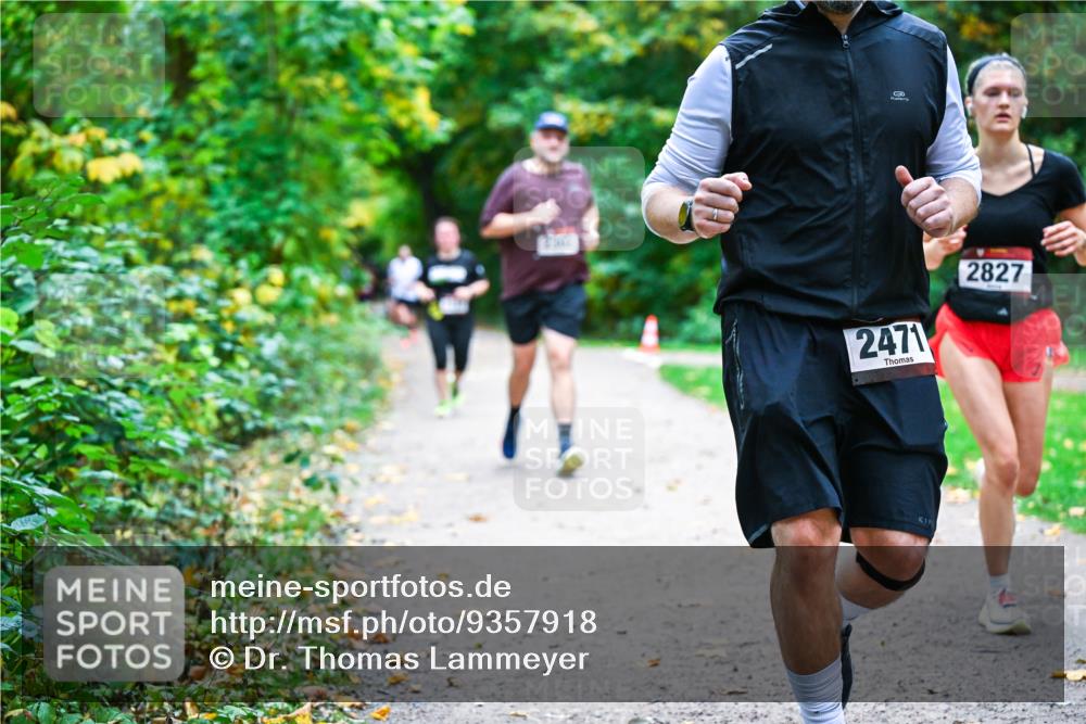 12.10.2025 - Bramfelder Halbmarathon 2025 Dr. Thomas Lammeyer http://msf.ph/oto/9357918 12.10.2025 11:02:36 Laufen 2471, 2827 meine-sportfotos.de