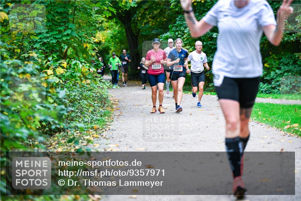 12.10.2025 - Bramfelder Halbmarathon 2025 Dr. Thomas Lammeyer http://msf.ph/oto/9357971 12.10.2025 11:02:48 Laufen 2600, 2601 meine-sportfotos.de