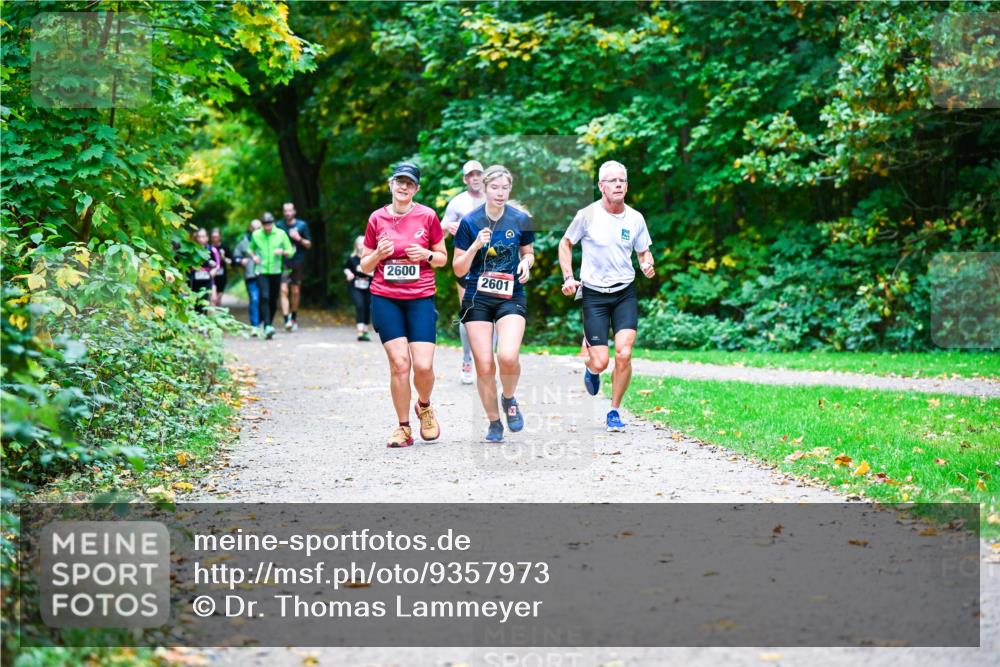 12.10.2025 - Bramfelder Halbmarathon 2025 Dr. Thomas Lammeyer http://msf.ph/oto/9357973 12.10.2025 11:02:49 Laufen 2600, 2601 meine-sportfotos.de