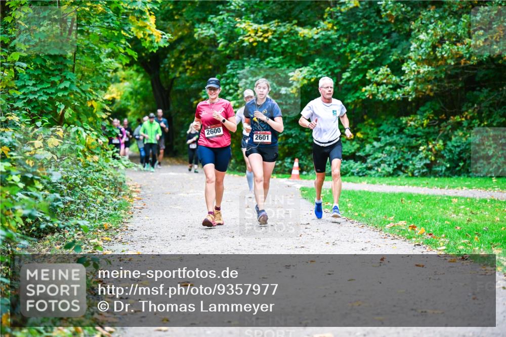12.10.2025 - Bramfelder Halbmarathon 2025 Dr. Thomas Lammeyer http://msf.ph/oto/9357977 12.10.2025 11:02:50 Laufen 2600, 2601 meine-sportfotos.de