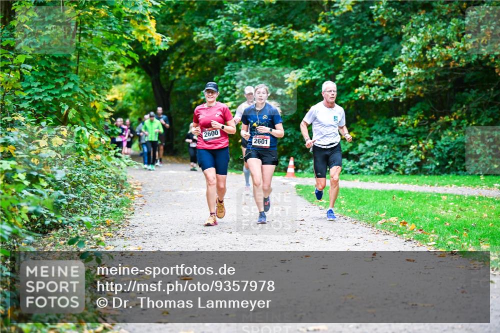 12.10.2025 - Bramfelder Halbmarathon 2025 Dr. Thomas Lammeyer http://msf.ph/oto/9357978 12.10.2025 11:02:50 Laufen 2600, 2601 meine-sportfotos.de