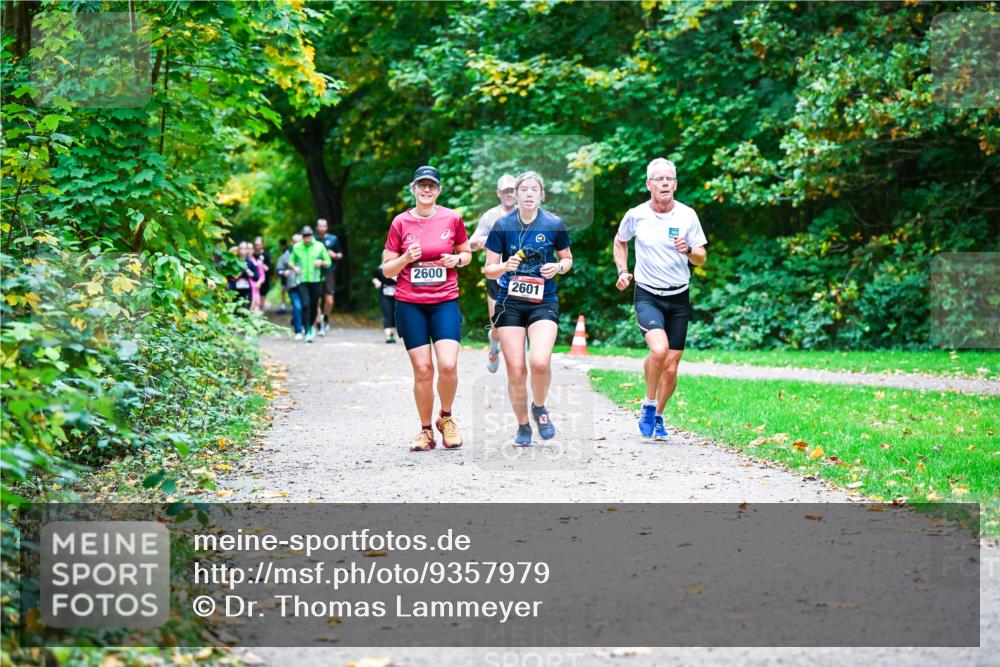 12.10.2025 - Bramfelder Halbmarathon 2025 Dr. Thomas Lammeyer http://msf.ph/oto/9357979 12.10.2025 11:02:50 Laufen 2600, 2601 meine-sportfotos.de