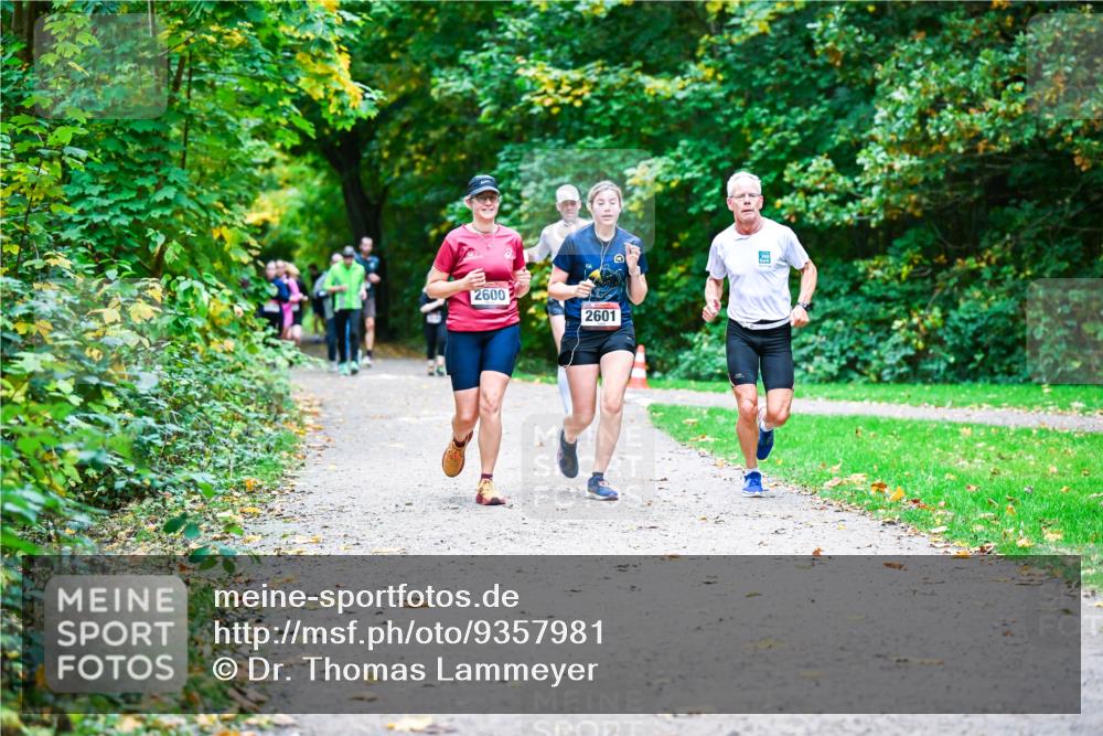 12.10.2025 - Bramfelder Halbmarathon 2025 Dr. Thomas Lammeyer http://msf.ph/oto/9357981 12.10.2025 11:02:50 Laufen 2600, 2601 meine-sportfotos.de