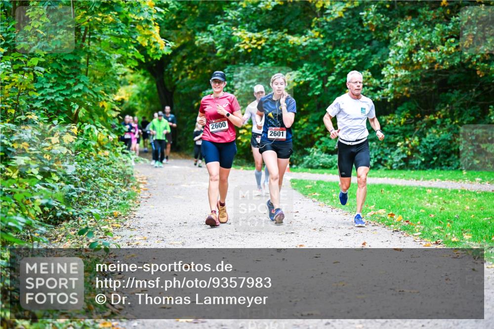 12.10.2025 - Bramfelder Halbmarathon 2025 Dr. Thomas Lammeyer http://msf.ph/oto/9357983 12.10.2025 11:02:50 Laufen 2600, 2601 meine-sportfotos.de