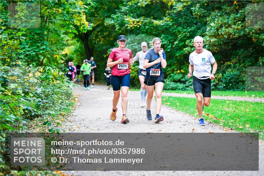 12.10.2025 - Bramfelder Halbmarathon 2025 Dr. Thomas Lammeyer http://msf.ph/oto/9357986 12.10.2025 11:02:51 Laufen 2600, 288, 2601 meine-sportfotos.de