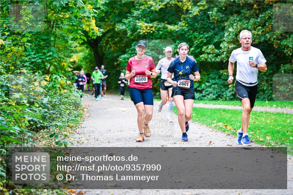 12.10.2025 - Bramfelder Halbmarathon 2025 Dr. Thomas Lammeyer http://msf.ph/oto/9357990 12.10.2025 11:02:51 Laufen 2600, 280, 2601 meine-sportfotos.de