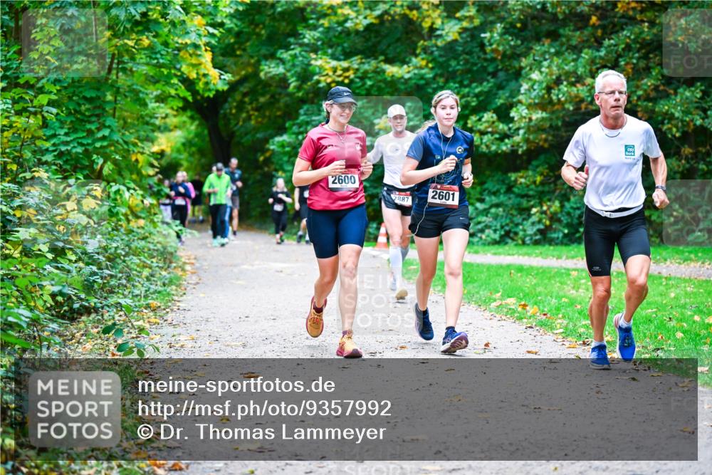 12.10.2025 - Bramfelder Halbmarathon 2025 Dr. Thomas Lammeyer http://msf.ph/oto/9357992 12.10.2025 11:02:52 Laufen 2600, 2887, 2601 meine-sportfotos.de
