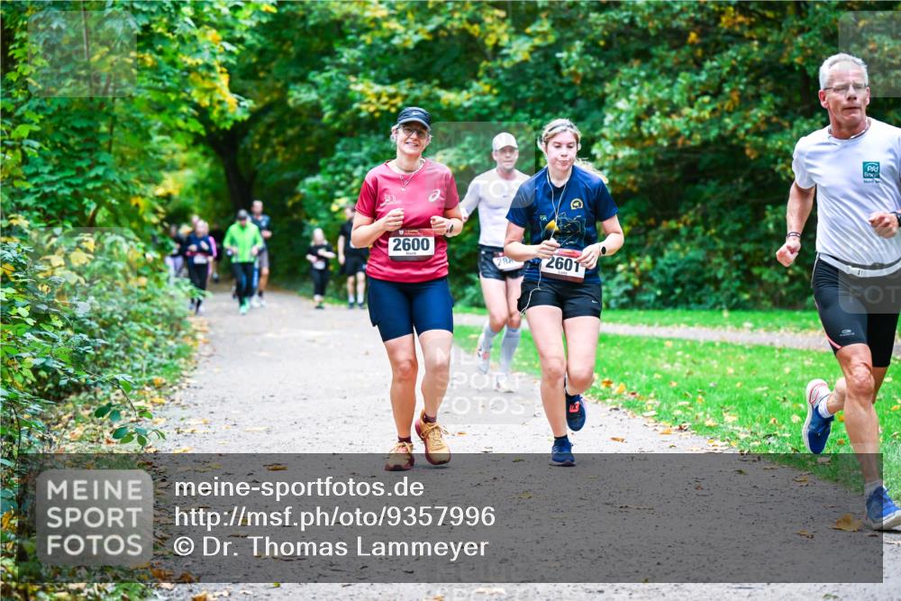 12.10.2025 - Bramfelder Halbmarathon 2025 Dr. Thomas Lammeyer http://msf.ph/oto/9357996 12.10.2025 11:02:52 Laufen 2600, 288, 2601 meine-sportfotos.de