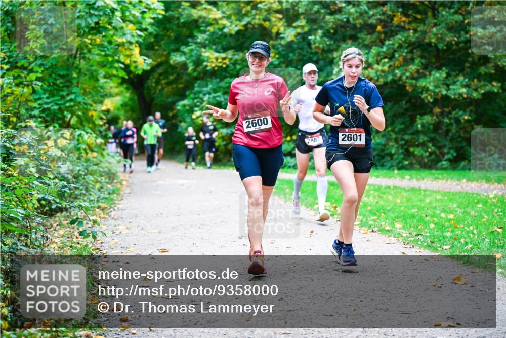 12.10.2025 - Bramfelder Halbmarathon 2025 Dr. Thomas Lammeyer http://msf.ph/oto/9358000 12.10.2025 11:02:53 Laufen 2600, 2887, 2601 meine-sportfotos.de