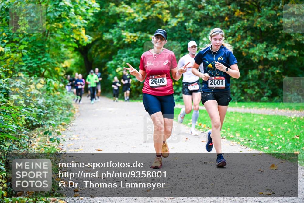 12.10.2025 - Bramfelder Halbmarathon 2025 Dr. Thomas Lammeyer http://msf.ph/oto/9358001 12.10.2025 11:02:53 Laufen 2600, 2887, 2601 meine-sportfotos.de