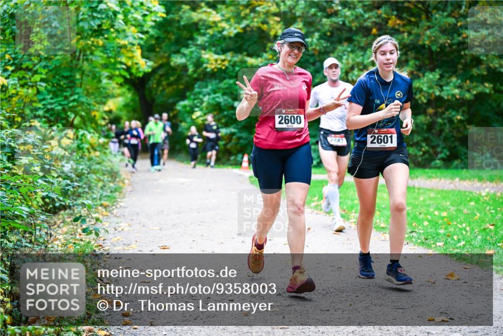12.10.2025 - Bramfelder Halbmarathon 2025 Dr. Thomas Lammeyer http://msf.ph/oto/9358003 12.10.2025 11:02:53 Laufen 2600, 2887, 2601 meine-sportfotos.de