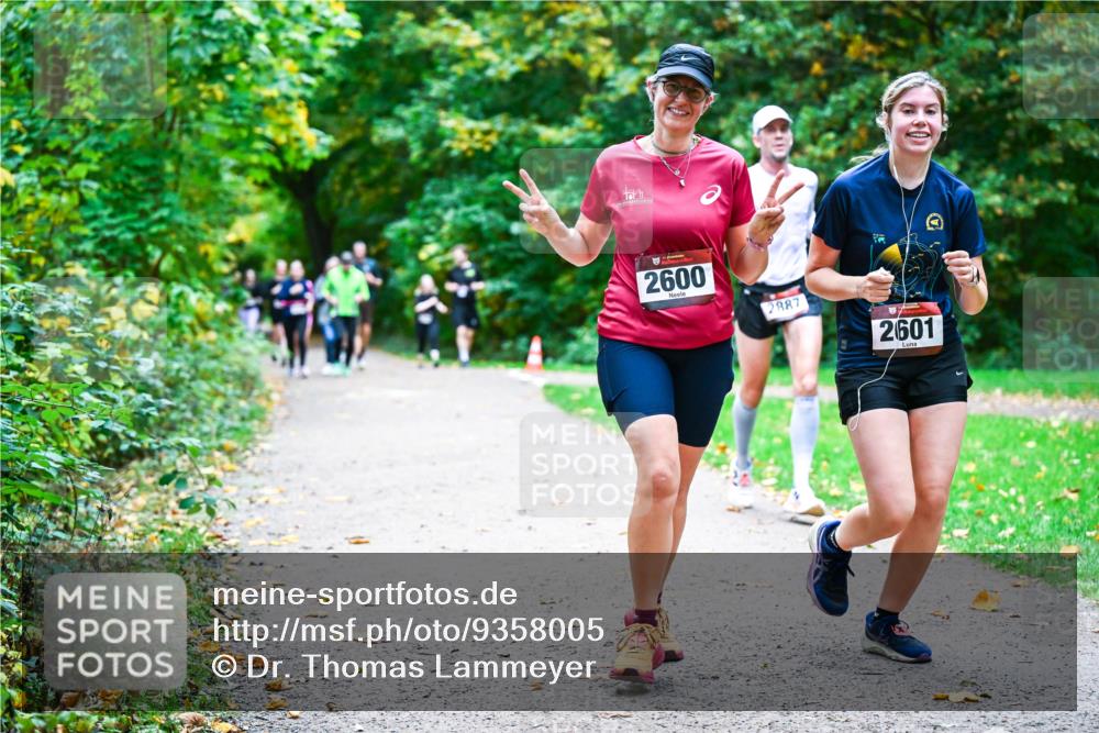 12.10.2025 - Bramfelder Halbmarathon 2025 Dr. Thomas Lammeyer http://msf.ph/oto/9358005 12.10.2025 11:02:53 Laufen 2600, 2887, 2601 meine-sportfotos.de