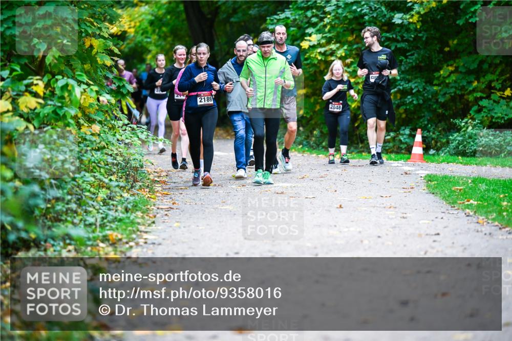 12.10.2025 - Bramfelder Halbmarathon 2025 Dr. Thomas Lammeyer http://msf.ph/oto/9358016 12.10.2025 11:02:56 Laufen 2189, 2048 meine-sportfotos.de