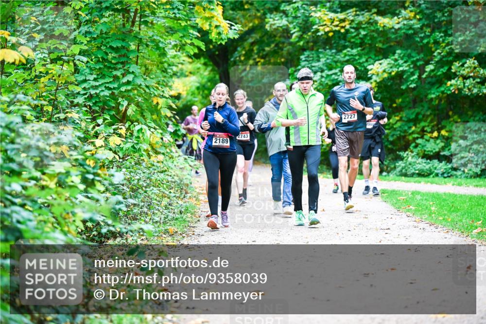 12.10.2025 - Bramfelder Halbmarathon 2025 Dr. Thomas Lammeyer http://msf.ph/oto/9358039 12.10.2025 11:02:59 Laufen 2189, 2743, 2727 meine-sportfotos.de