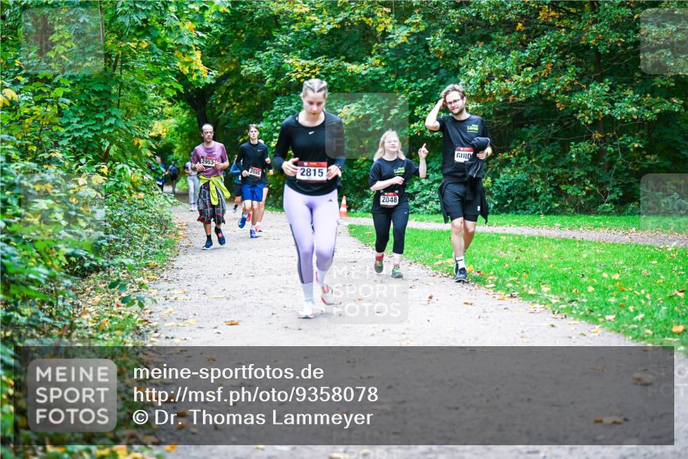 12.10.2025 - Bramfelder Halbmarathon 2025 Dr. Thomas Lammeyer http://msf.ph/oto/9358078 12.10.2025 11:03:07 Laufen 2953, 2595, 2595, 2815, 2048 meine-sportfotos.de