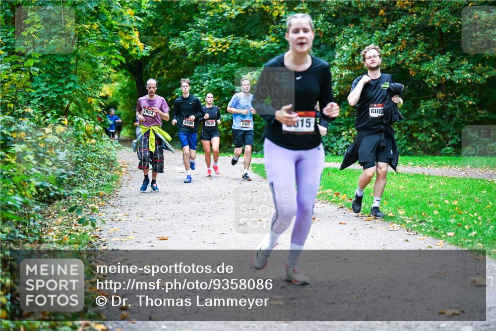 12.10.2025 - Bramfelder Halbmarathon 2025 Dr. Thomas Lammeyer http://msf.ph/oto/9358086 12.10.2025 11:03:08 Laufen 15, 2953, 2465, 2595, 2636 meine-sportfotos.de