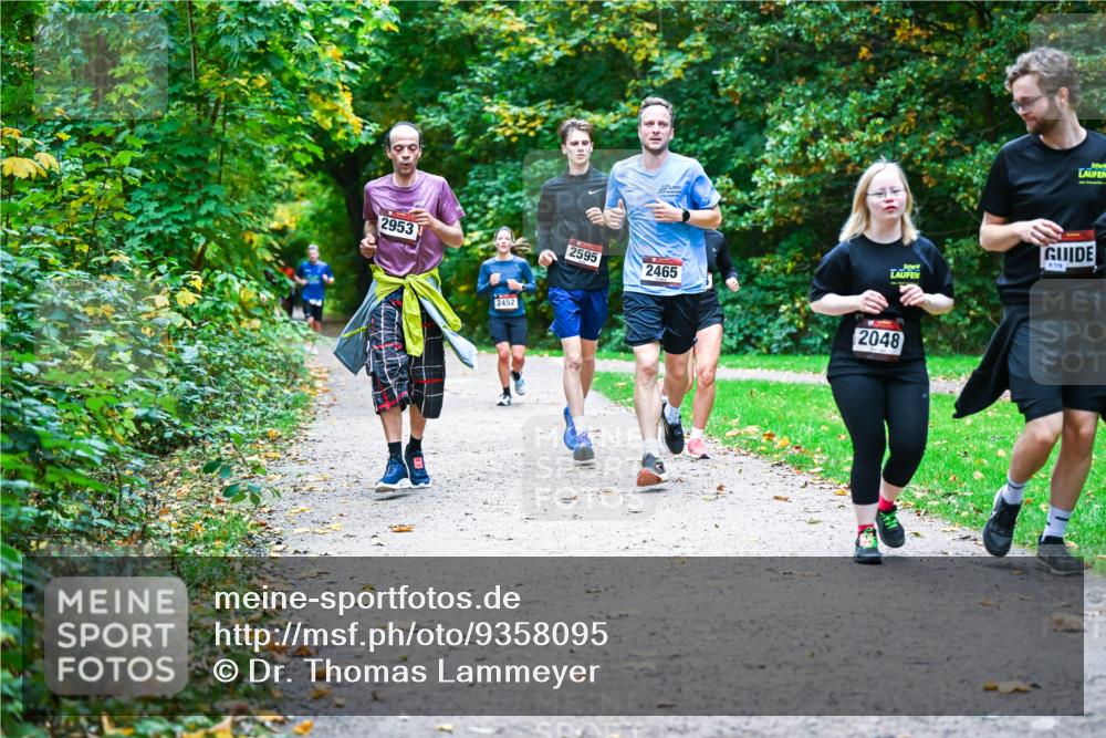 12.10.2025 - Bramfelder Halbmarathon 2025 Dr. Thomas Lammeyer http://msf.ph/oto/9358095 12.10.2025 11:03:10 Laufen 2953, 2452, 2595, 2465, 2048 meine-sportfotos.de