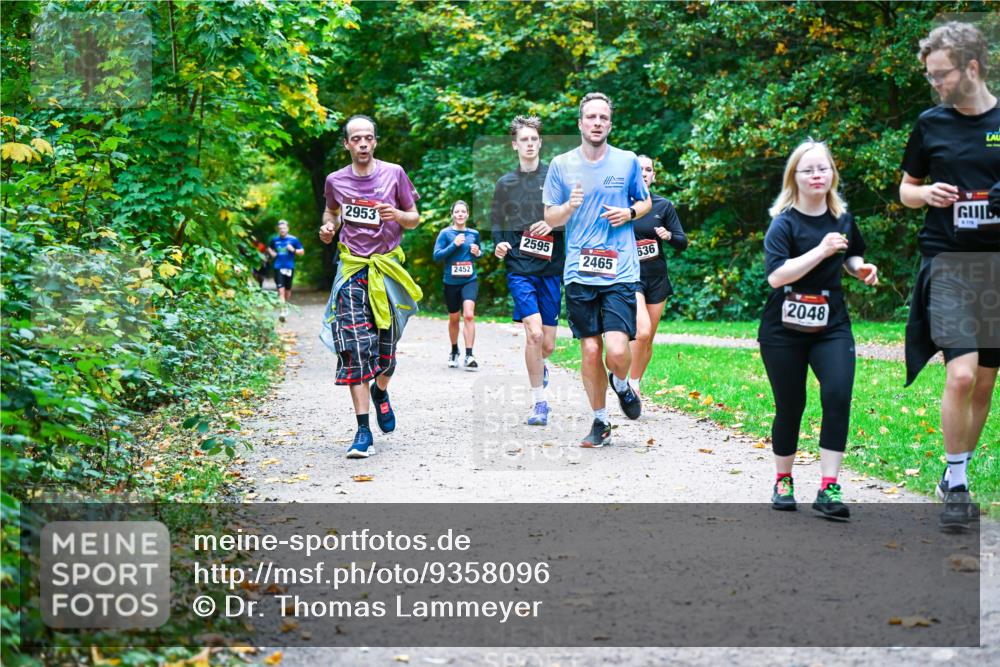 12.10.2025 - Bramfelder Halbmarathon 2025 Dr. Thomas Lammeyer http://msf.ph/oto/9358096 12.10.2025 11:03:11 Laufen 2953, 2452, 2595, 636, 2465, 2048 meine-sportfotos.de