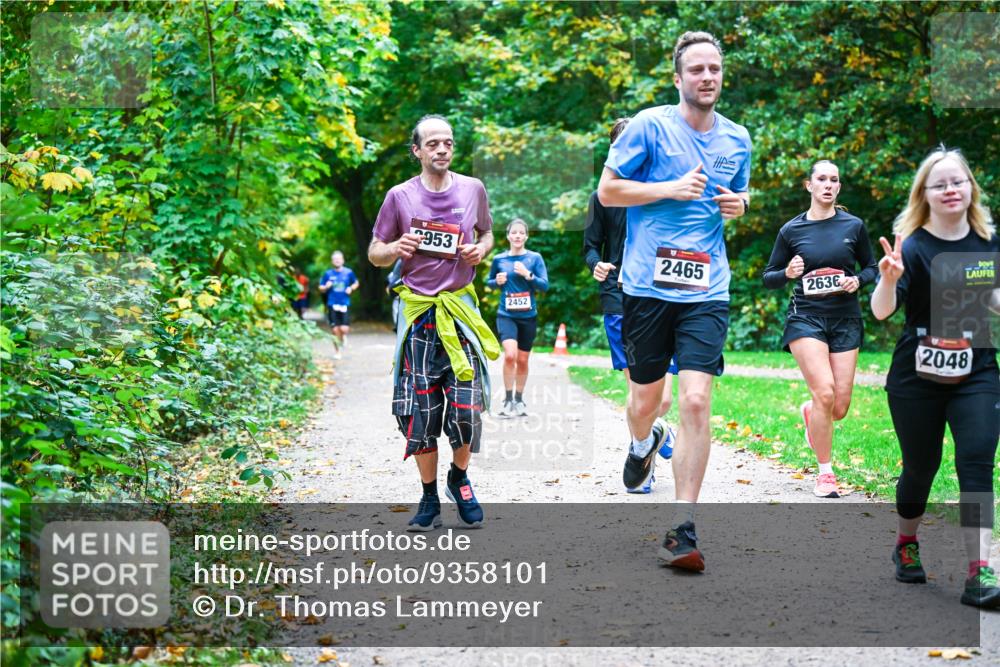 12.10.2025 - Bramfelder Halbmarathon 2025 Dr. Thomas Lammeyer http://msf.ph/oto/9358101 12.10.2025 11:03:11 Laufen 2953, 2452, 2465, 2636, 2048 meine-sportfotos.de