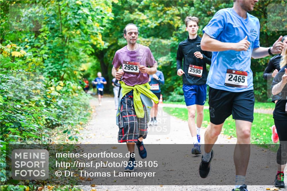 12.10.2025 - Bramfelder Halbmarathon 2025 Dr. Thomas Lammeyer http://msf.ph/oto/9358105 12.10.2025 11:03:12 Laufen 2953, 2452, 2595, 2465 meine-sportfotos.de