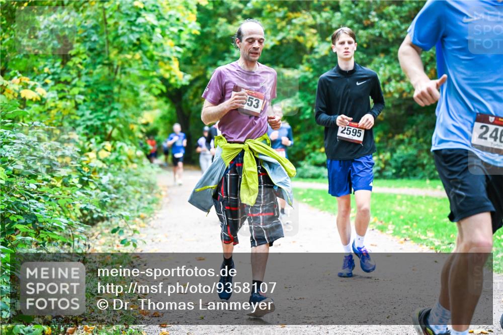 12.10.2025 - Bramfelder Halbmarathon 2025 Dr. Thomas Lammeyer http://msf.ph/oto/9358107 12.10.2025 11:03:12 Laufen 553, 2595, 246 meine-sportfotos.de
