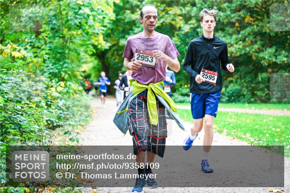 12.10.2025 - Bramfelder Halbmarathon 2025 Dr. Thomas Lammeyer http://msf.ph/oto/9358109 12.10.2025 11:03:13 Laufen 2953, 853, 2595 meine-sportfotos.de