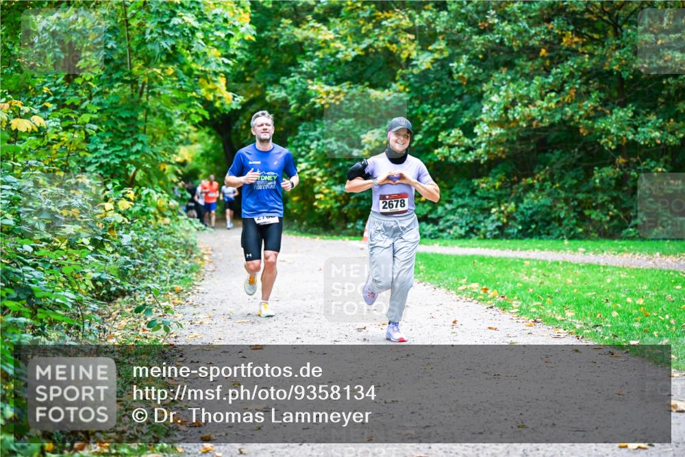 12.10.2025 - Bramfelder Halbmarathon 2025 Dr. Thomas Lammeyer http://msf.ph/oto/9358134 12.10.2025 11:03:18 Laufen 2700, 2678 meine-sportfotos.de