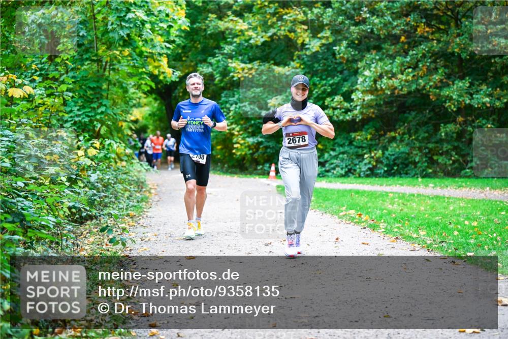 12.10.2025 - Bramfelder Halbmarathon 2025 Dr. Thomas Lammeyer http://msf.ph/oto/9358135 12.10.2025 11:03:18 Laufen 2708, 2678 meine-sportfotos.de