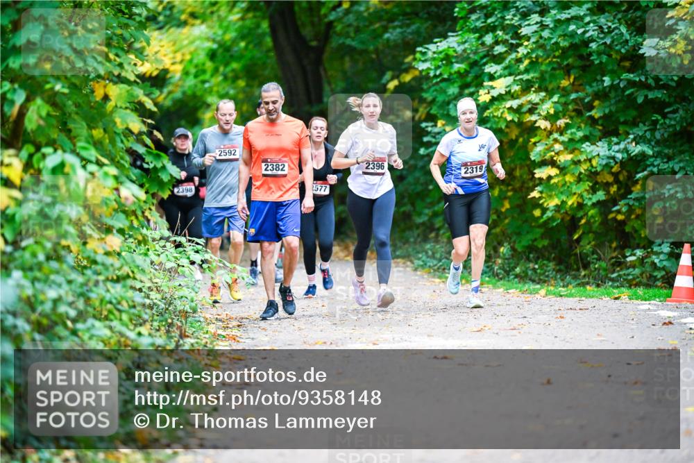 12.10.2025 - Bramfelder Halbmarathon 2025 Dr. Thomas Lammeyer http://msf.ph/oto/9358148 12.10.2025 11:03:23 Laufen 2398, 2592, 2382, 577, 2396, 2319 meine-sportfotos.de