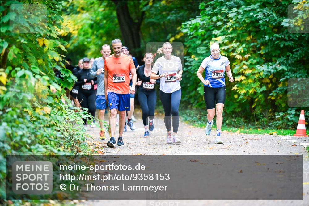 12.10.2025 - Bramfelder Halbmarathon 2025 Dr. Thomas Lammeyer http://msf.ph/oto/9358153 12.10.2025 11:03:24 Laufen 2382, 2398, 2577, 2396, 2319 meine-sportfotos.de