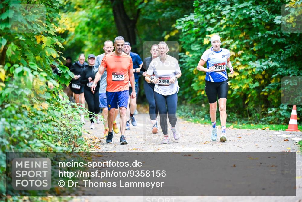 12.10.2025 - Bramfelder Halbmarathon 2025 Dr. Thomas Lammeyer http://msf.ph/oto/9358156 12.10.2025 11:03:24 Laufen 2779, 2382, 2319, 23964 meine-sportfotos.de
