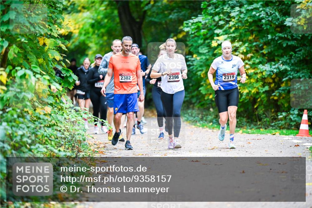 12.10.2025 - Bramfelder Halbmarathon 2025 Dr. Thomas Lammeyer http://msf.ph/oto/9358157 12.10.2025 11:03:25 Laufen 2382, 2396, 2398, 2319 meine-sportfotos.de