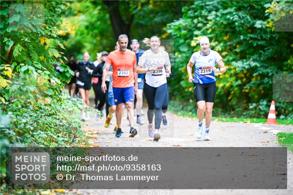 12.10.2025 - Bramfelder Halbmarathon 2025 Dr. Thomas Lammeyer http://msf.ph/oto/9358163 12.10.2025 11:03:25 Laufen 2382, 2396, 2319 meine-sportfotos.de