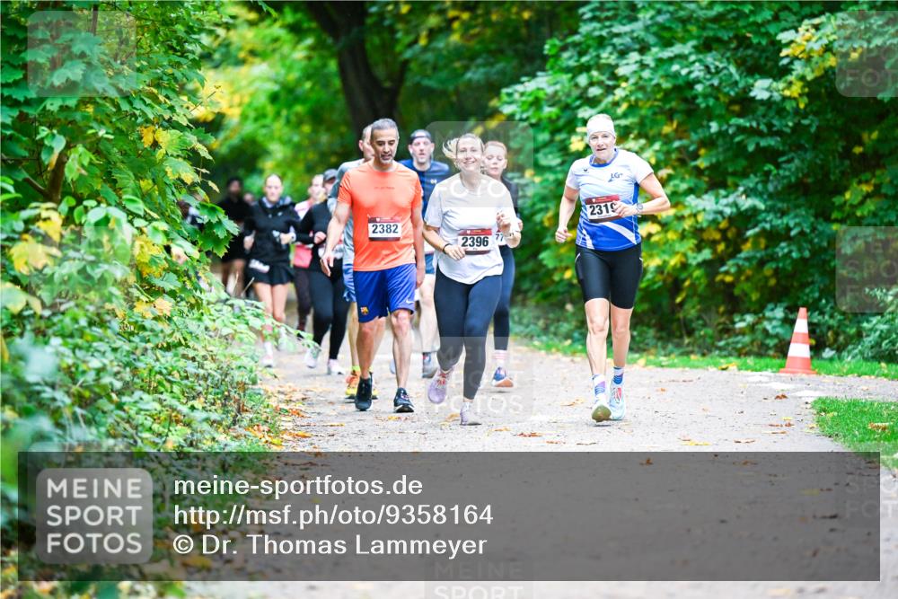 12.10.2025 - Bramfelder Halbmarathon 2025 Dr. Thomas Lammeyer http://msf.ph/oto/9358164 12.10.2025 11:03:26 Laufen 2382, 2396, 2319 meine-sportfotos.de