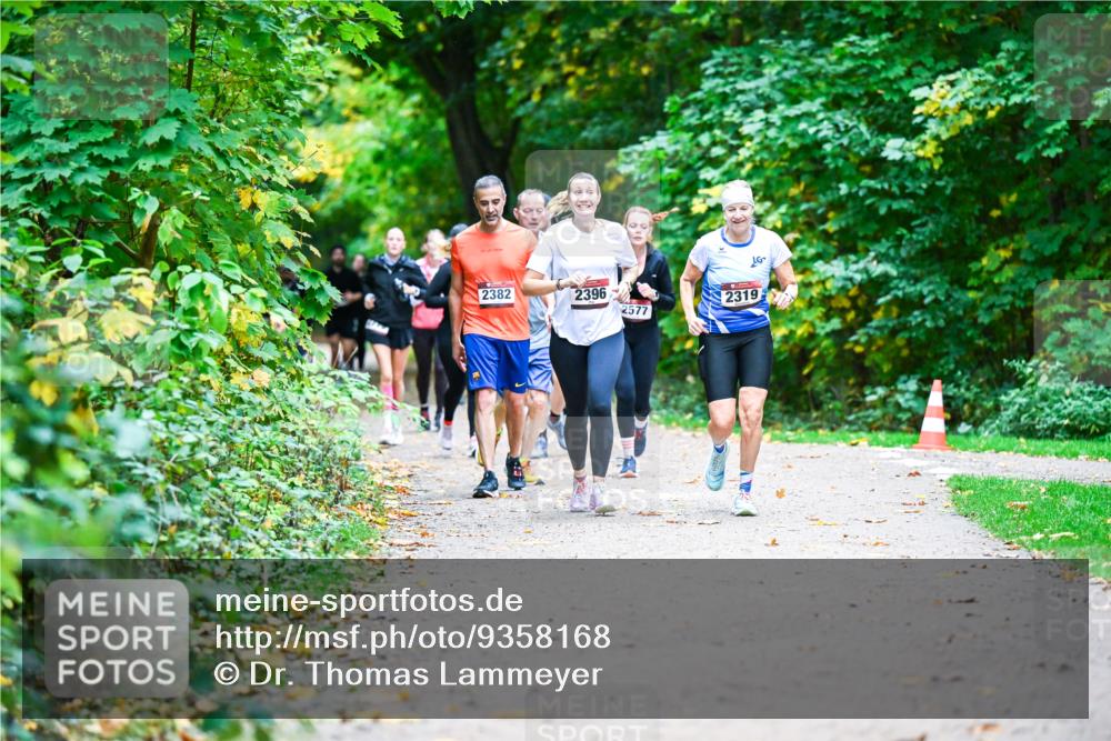 12.10.2025 - Bramfelder Halbmarathon 2025 Dr. Thomas Lammeyer http://msf.ph/oto/9358168 12.10.2025 11:03:26 Laufen 2382, 2396, 2577, 2319 meine-sportfotos.de
