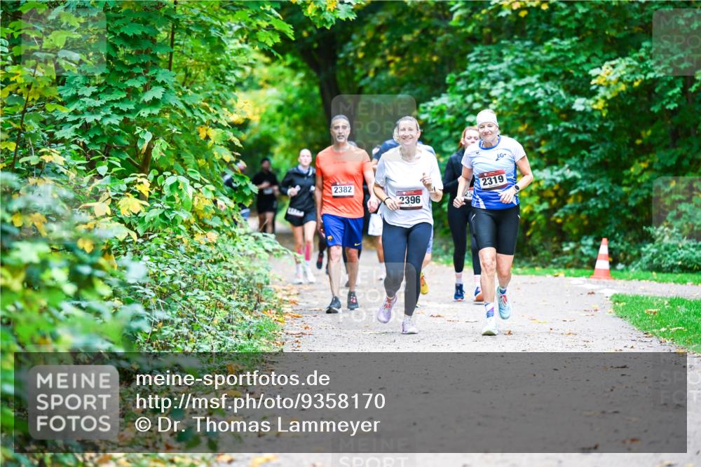 12.10.2025 - Bramfelder Halbmarathon 2025 Dr. Thomas Lammeyer http://msf.ph/oto/9358170 12.10.2025 11:03:27 Laufen 2382, 2396, 2319 meine-sportfotos.de