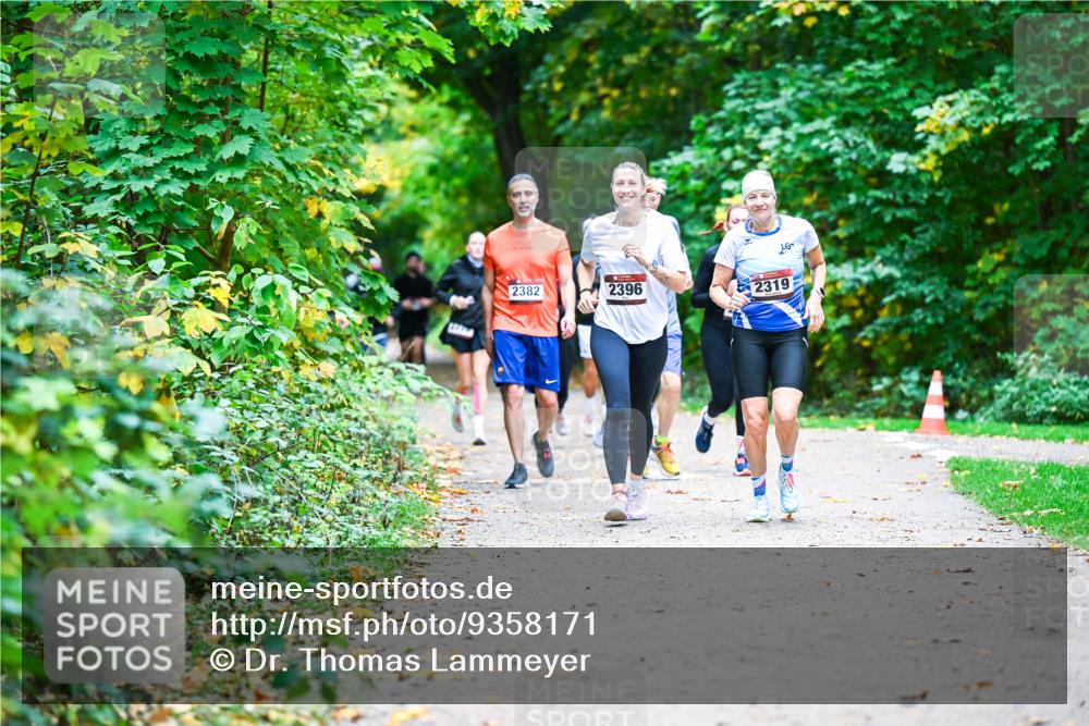 12.10.2025 - Bramfelder Halbmarathon 2025 Dr. Thomas Lammeyer http://msf.ph/oto/9358171 12.10.2025 11:03:27 Laufen 2382, 2396, 2319 meine-sportfotos.de