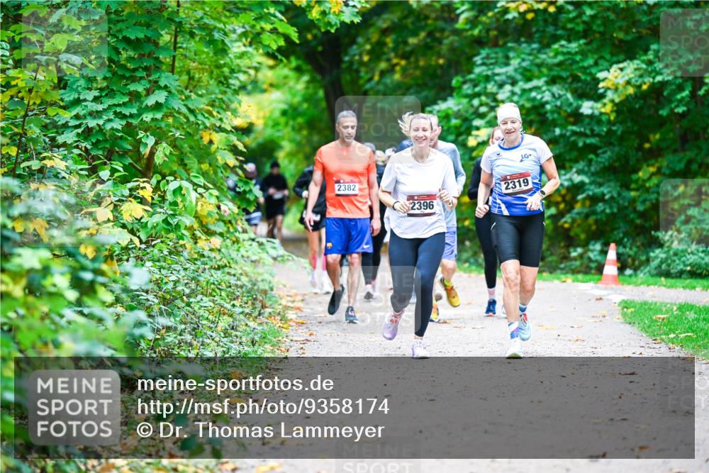 12.10.2025 - Bramfelder Halbmarathon 2025 Dr. Thomas Lammeyer http://msf.ph/oto/9358174 12.10.2025 11:03:28 Laufen 2382, 2319, 2396 meine-sportfotos.de