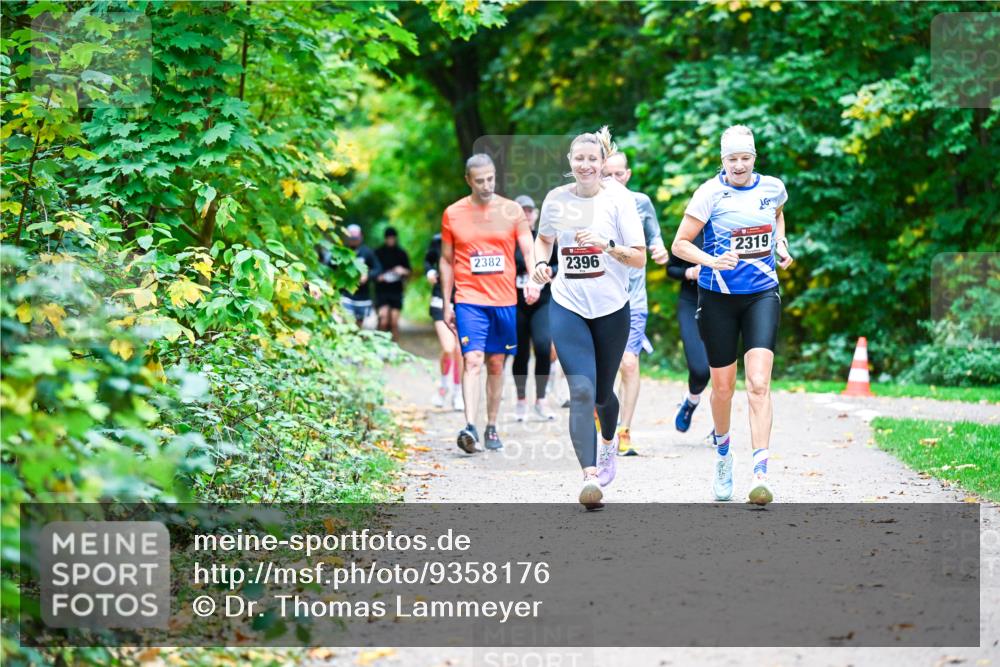 12.10.2025 - Bramfelder Halbmarathon 2025 Dr. Thomas Lammeyer http://msf.ph/oto/9358176 12.10.2025 11:03:28 Laufen 2382, 2396, 2319 meine-sportfotos.de